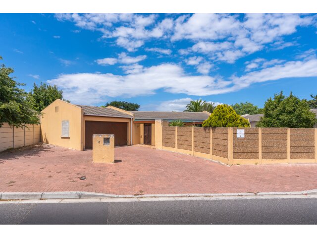 <!--[if BLOCK]><![endif]--> 6  St Pierre Crescent, Tijgerhof, Milnerton <!--[if ENDBLOCK]><![endif]-->
